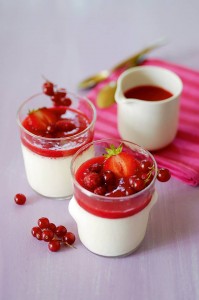Panna Cotta com Leite de Coco e Frutas Vermelhas