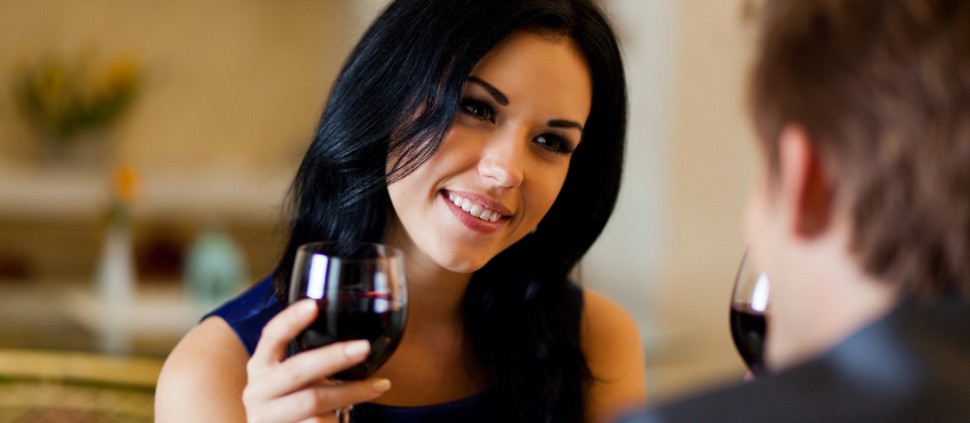 Ter orgasmo e beber vinho trazem mesmo efeito ao corpo