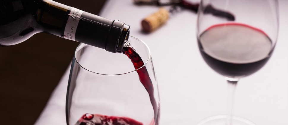 5 erros comuns que as pessoas cometem ao beber vinho