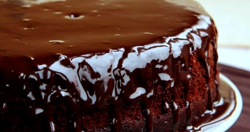 Aprenda a preparar um bolo de chocolate com vinho tinto