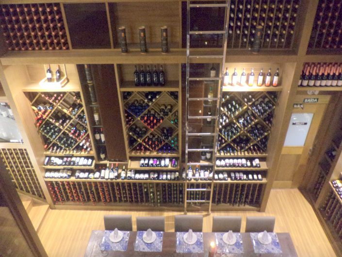 Vista panorâmica da loja da Adega Canto do Vinho